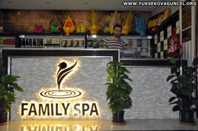 Rahmet ayı Ramazan'ın sonuna gelmenin hüznünü taşıyan müslümanlar,  Ramazan Bayramı'na ulaşmanın heyecanını ve mutluluğunu yaşıyor. Bu vesileyle tüm İslam aleminin Ramazan Bayramını kutluyorum.