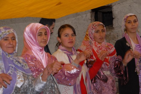 Yüksekova'da 31 Ekim -01 Kasım  tarihleri arasında evlenen bazı çiftleri sizler için sayfamıza taşıdık.