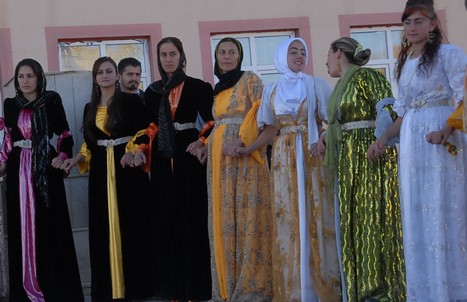 Yüksekova'da 07-08 -2009 Kasım tarihleri arasında evlenen bazı çiftleri sizler için sayfamıza taşıdık.