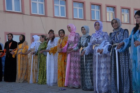 Yüksekova'da 07-08 -2009 Kasım tarihleri arasında evlenen bazı çiftleri sizler için sayfamıza taşıdık.