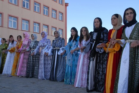 Yüksekova'da 07-08 -2009 Kasım tarihleri arasında evlenen bazı çiftleri sizler için sayfamıza taşıdık.