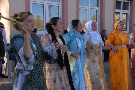 Yüksekova'da 07-08 -2009 Kasım tarihleri arasında evlenen bazı çiftleri sizler için sayfamıza taşıdık.