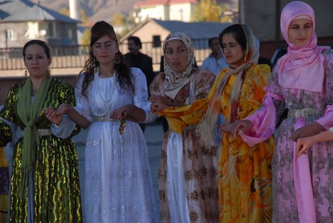 Yüksekova'da 07-08 -2009 Kasım tarihleri arasında evlenen bazı çiftleri sizler için sayfamıza taşıdık.