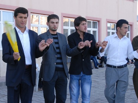 Yüksekova'da 07-08 -2009 Kasım tarihleri arasında evlenen bazı çiftleri sizler için sayfamıza taşıdık.