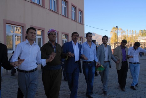 Yüksekova'da 07-08 -2009 Kasım tarihleri arasında evlenen bazı çiftleri sizler için sayfamıza taşıdık.