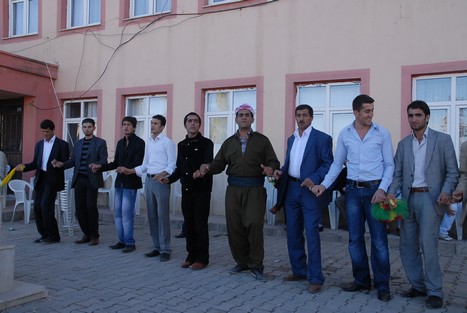 Yüksekova'da 07-08 -2009 Kasım tarihleri arasında evlenen bazı çiftleri sizler için sayfamıza taşıdık.