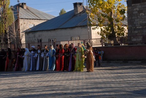 Yüksekova'da 07-08 -2009 Kasım tarihleri arasında evlenen bazı çiftleri sizler için sayfamıza taşıdık.