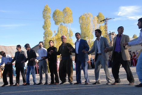 Yüksekova'da 07-08 -2009 Kasım tarihleri arasında evlenen bazı çiftleri sizler için sayfamıza taşıdık.