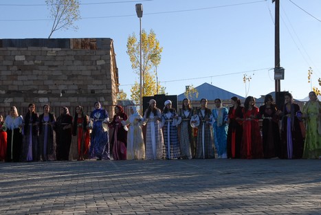 Yüksekova'da 07-08 -2009 Kasım tarihleri arasında evlenen bazı çiftleri sizler için sayfamıza taşıdık.