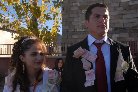 Yüksekova'da 07-08 -2009 Kasım tarihleri arasında evlenen bazı çiftleri sizler için sayfamıza taşıdık.