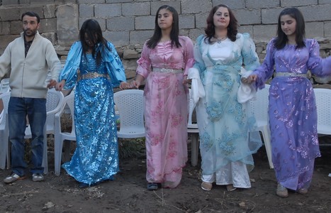 Yüksekova'da 07-08 -2009 Kasım tarihleri arasında evlenen bazı çiftleri sizler için sayfamıza taşıdık.