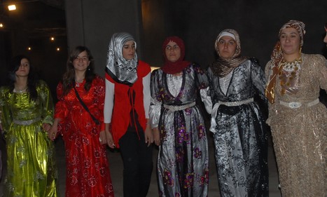 Yüksekova'da 07-08 -2009 Kasım tarihleri arasında evlenen bazı çiftleri sizler için sayfamıza taşıdık.