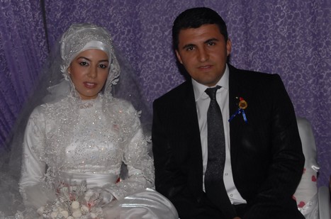 Yüksekova'da 07-08 -2009 Kasım tarihleri arasında evlenen bazı çiftleri sizler için sayfamıza taşıdık.
