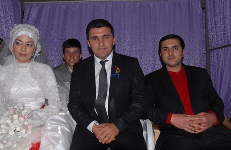 Yüksekova'da 07-08 -2009 Kasım tarihleri arasında evlenen bazı çiftleri sizler için sayfamıza taşıdık.