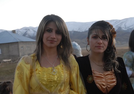 Yüksekova'da 07-08 -2009 Kasım tarihleri arasında evlenen bazı çiftleri sizler için sayfamıza taşıdık.