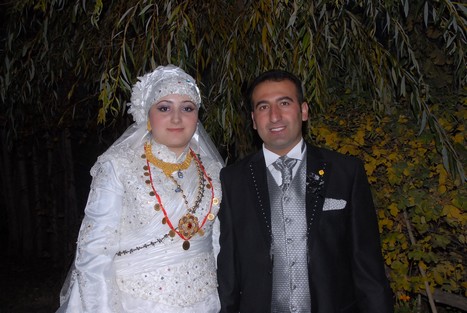Yüksekova'da 07-08 -2009 Kasım tarihleri arasında evlenen bazı çiftleri sizler için sayfamıza taşıdık.