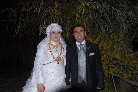Yüksekova'da 07-08 -2009 Kasım tarihleri arasında evlenen bazı çiftleri sizler için sayfamıza taşıdık.