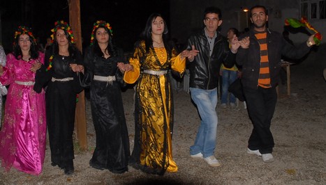 Yüksekova'da 07-08 -2009 Kasım tarihleri arasında evlenen bazı çiftleri sizler için sayfamıza taşıdık.