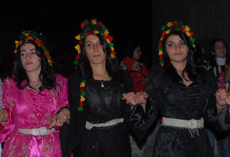 Yüksekova'da 07-08 -2009 Kasım tarihleri arasında evlenen bazı çiftleri sizler için sayfamıza taşıdık.