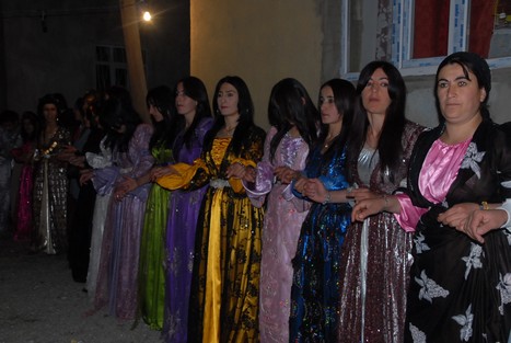 Yüksekova'da 07-08 -2009 Kasım tarihleri arasında evlenen bazı çiftleri sizler için sayfamıza taşıdık.