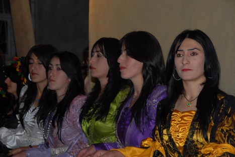 Yüksekova'da 07-08 -2009 Kasım tarihleri arasında evlenen bazı çiftleri sizler için sayfamıza taşıdık.