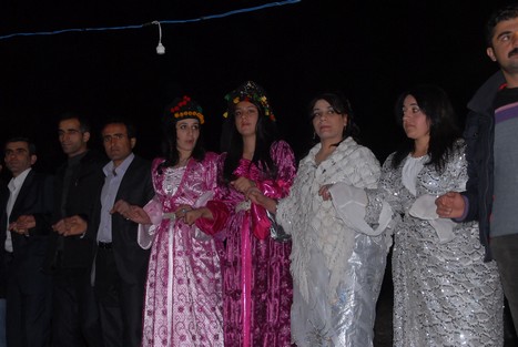 Yüksekova'da 07-08 -2009 Kasım tarihleri arasında evlenen bazı çiftleri sizler için sayfamıza taşıdık.