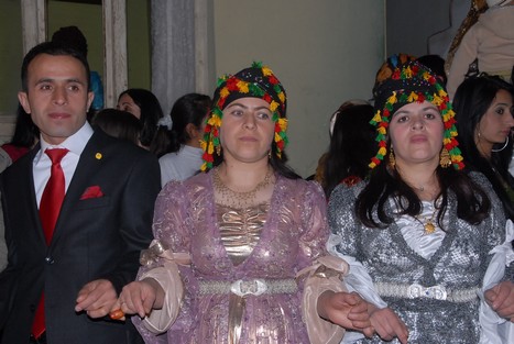 Yüksekova'da 07-08 -2009 Kasım tarihleri arasında evlenen bazı çiftleri sizler için sayfamıza taşıdık.