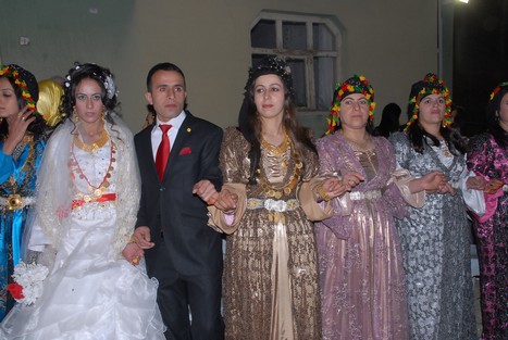 Yüksekova'da 07-08 -2009 Kasım tarihleri arasında evlenen bazı çiftleri sizler için sayfamıza taşıdık.