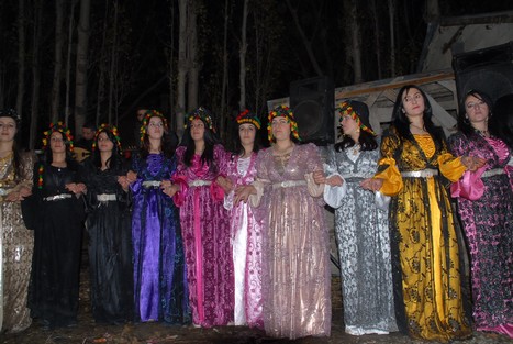 Yüksekova'da 07-08 -2009 Kasım tarihleri arasında evlenen bazı çiftleri sizler için sayfamıza taşıdık.