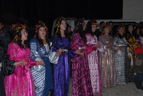 Yüksekova'da 07-08 -2009 Kasım tarihleri arasında evlenen bazı çiftleri sizler için sayfamıza taşıdık.