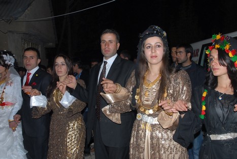 Yüksekova'da 07-08 -2009 Kasım tarihleri arasında evlenen bazı çiftleri sizler için sayfamıza taşıdık.