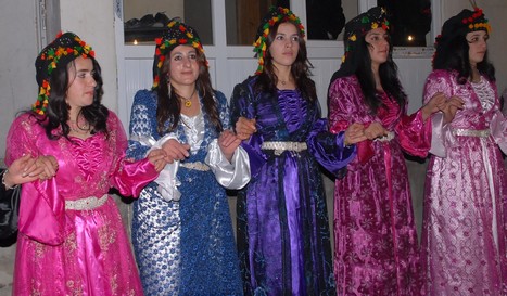 Yüksekova'da 07-08 -2009 Kasım tarihleri arasında evlenen bazı çiftleri sizler için sayfamıza taşıdık.