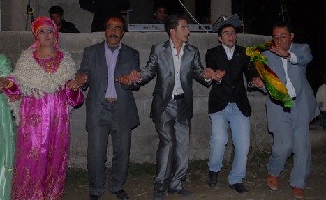 Yüksekova'da 07-08 -2009 Kasım tarihleri arasında evlenen bazı çiftleri sizler için sayfamıza taşıdık.