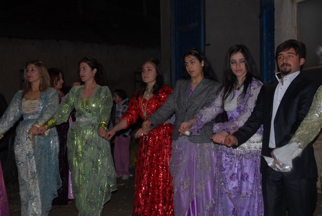 Yüksekova'da 07-08 -2009 Kasım tarihleri arasında evlenen bazı çiftleri sizler için sayfamıza taşıdık.