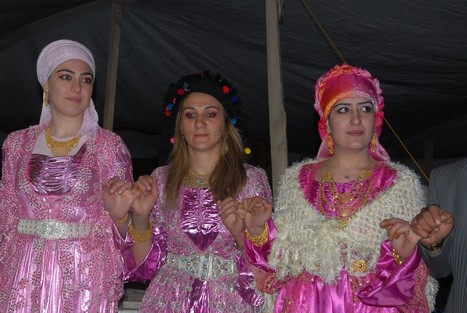 Yüksekova'da 07-08 -2009 Kasım tarihleri arasında evlenen bazı çiftleri sizler için sayfamıza taşıdık.