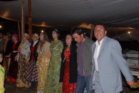 Yüksekova'da 07-08 -2009 Kasım tarihleri arasında evlenen bazı çiftleri sizler için sayfamıza taşıdık.