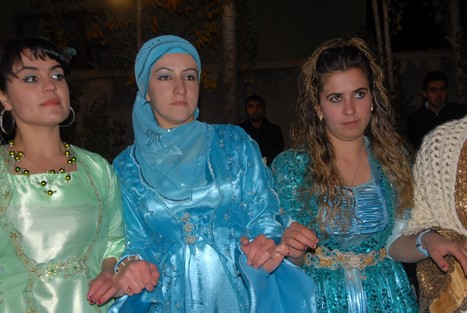 Yüksekova'da 07-08 -2009 Kasım tarihleri arasında evlenen bazı çiftleri sizler için sayfamıza taşıdık.