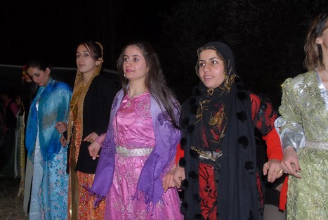 Yüksekova'da 07-08 -2009 Kasım tarihleri arasında evlenen bazı çiftleri sizler için sayfamıza taşıdık.