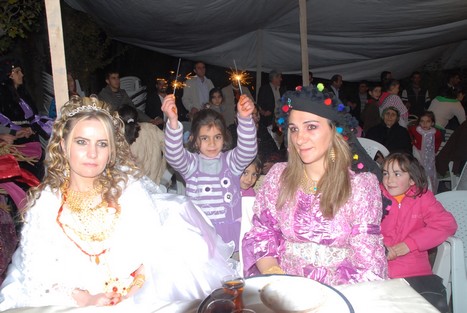 Yüksekova'da 07-08 -2009 Kasım tarihleri arasında evlenen bazı çiftleri sizler için sayfamıza taşıdık.