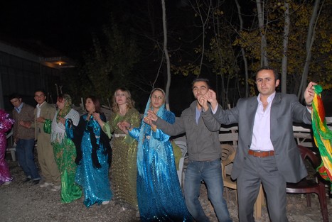 Yüksekova'da 07-08 -2009 Kasım tarihleri arasında evlenen bazı çiftleri sizler için sayfamıza taşıdık.