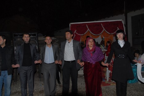 Yüksekova'da 07-08 -2009 Kasım tarihleri arasında evlenen bazı çiftleri sizler için sayfamıza taşıdık.