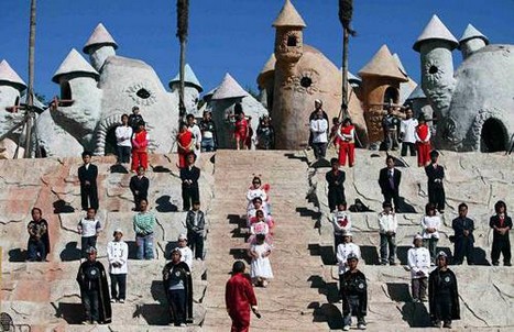 'Cüceler Krallığı' Çin'in Yunnan eyaletindeki bu parkta yalnızca cüceler yaşıyor.