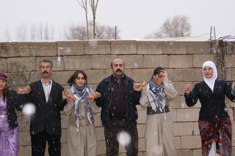 Yüksekova'da 21-22 Kasım 2009 tarihleri arasında evlenen bazı çiftleri sizler için sayfamıza taşıdık.