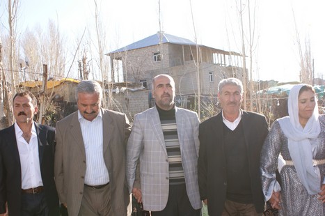 Yüksekova'da 21-22 Kasım 2009 tarihleri arasında evlenen bazı çiftleri sizler için sayfamıza taşıdık.