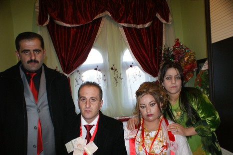 Yüksekova'da 21-22 Kasım 2009 tarihleri arasında evlenen bazı çiftleri sizler için sayfamıza taşıdık.