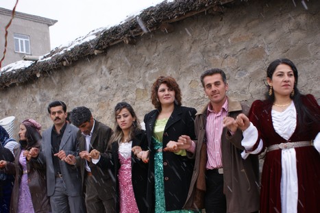 Yüksekova'da 21-22 Kasım 2009 tarihleri arasında evlenen bazı çiftleri sizler için sayfamıza taşıdık.