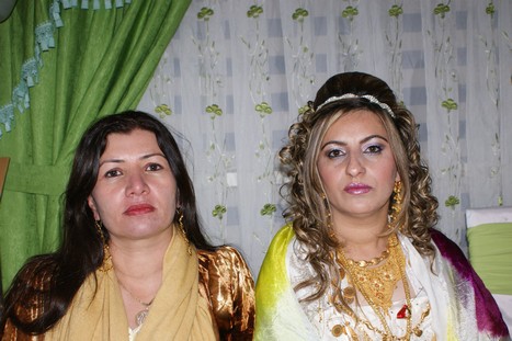 Yüksekova'da 21-22 Kasım 2009 tarihleri arasında evlenen bazı çiftleri sizler için sayfamıza taşıdık.