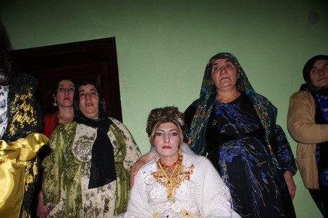 Yüksekova'da 21-22 Kasım 2009 tarihleri arasında evlenen bazı çiftleri sizler için sayfamıza taşıdık.