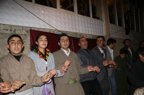 Yüksekova'da 21-22 Kasım 2009 tarihleri arasında evlenen bazı çiftleri sizler için sayfamıza taşıdık.