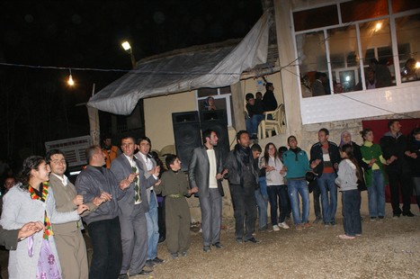 Yüksekova'da 21-22 Kasım 2009 tarihleri arasında evlenen bazı çiftleri sizler için sayfamıza taşıdık.